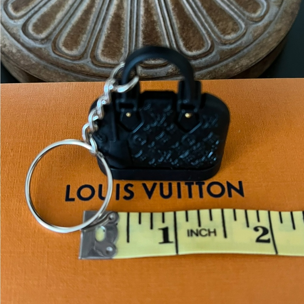 LV and Dior Fashion Keychains - Picture 8 of 12